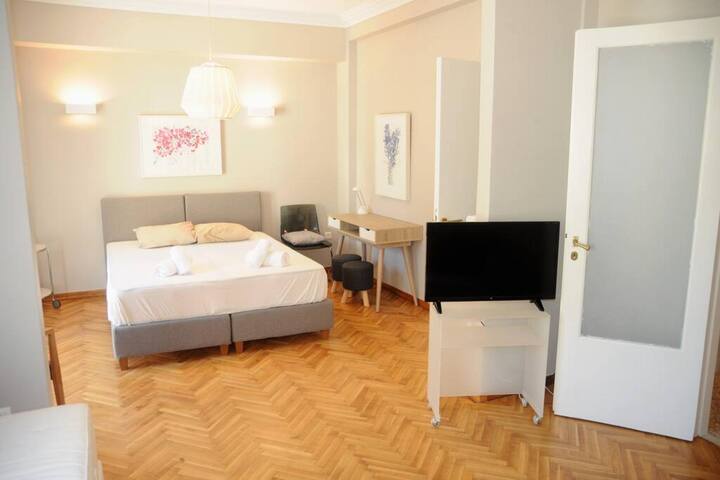 Lovely apartment in Plaka gallery image 3