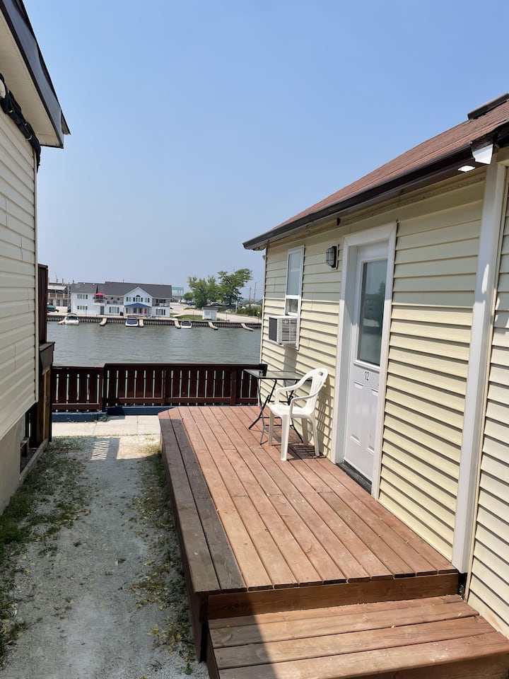 Dock Life Beach 1 - Cottage 12, Riverview, 1 Bdrm - Wasaga Beach