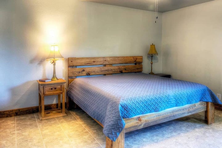 Master bedroom - King bed
