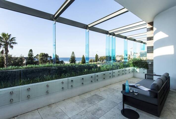 Bondi Luxury Apartment | Views | Parking gallery image 3