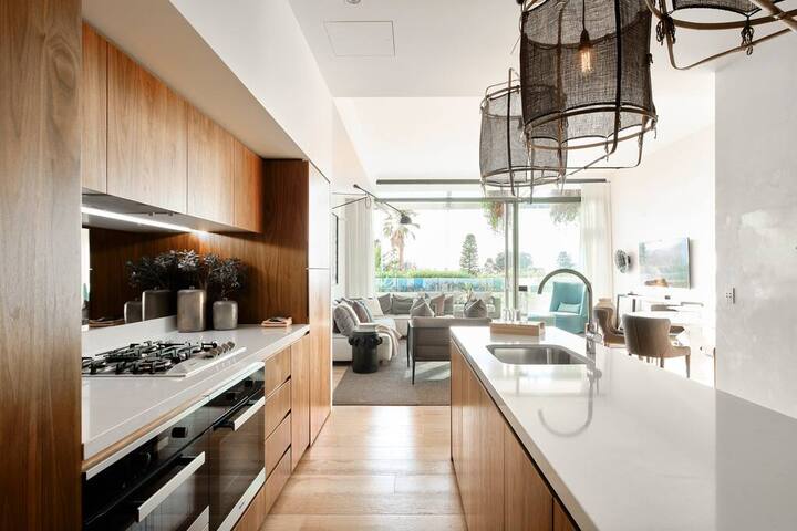 Bondi Luxury Apartment | Views | Parking gallery image 2