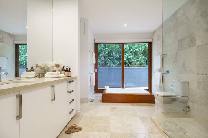 Trelawney Beach House gallery image 2