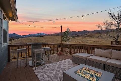 Pikes views,Hikes, Views,Hot tub, Gaming Basement