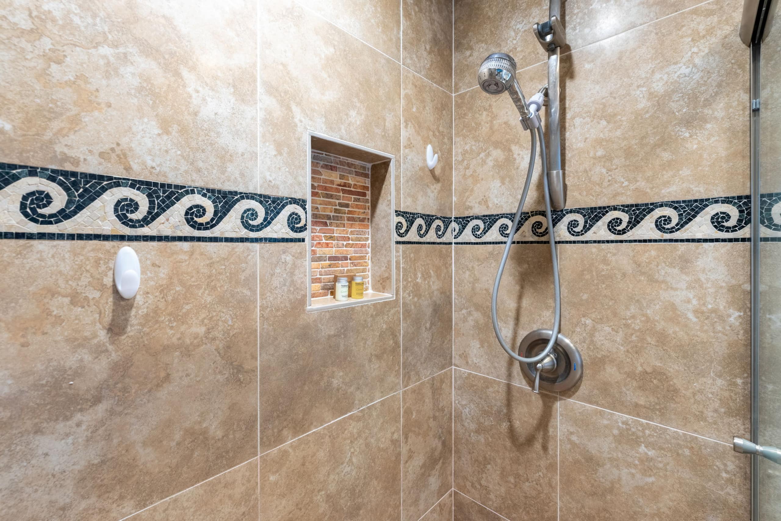 Condo in Lahaina · ★4.96 · 2 bedrooms · 3 beds · 2 baths - Image 32