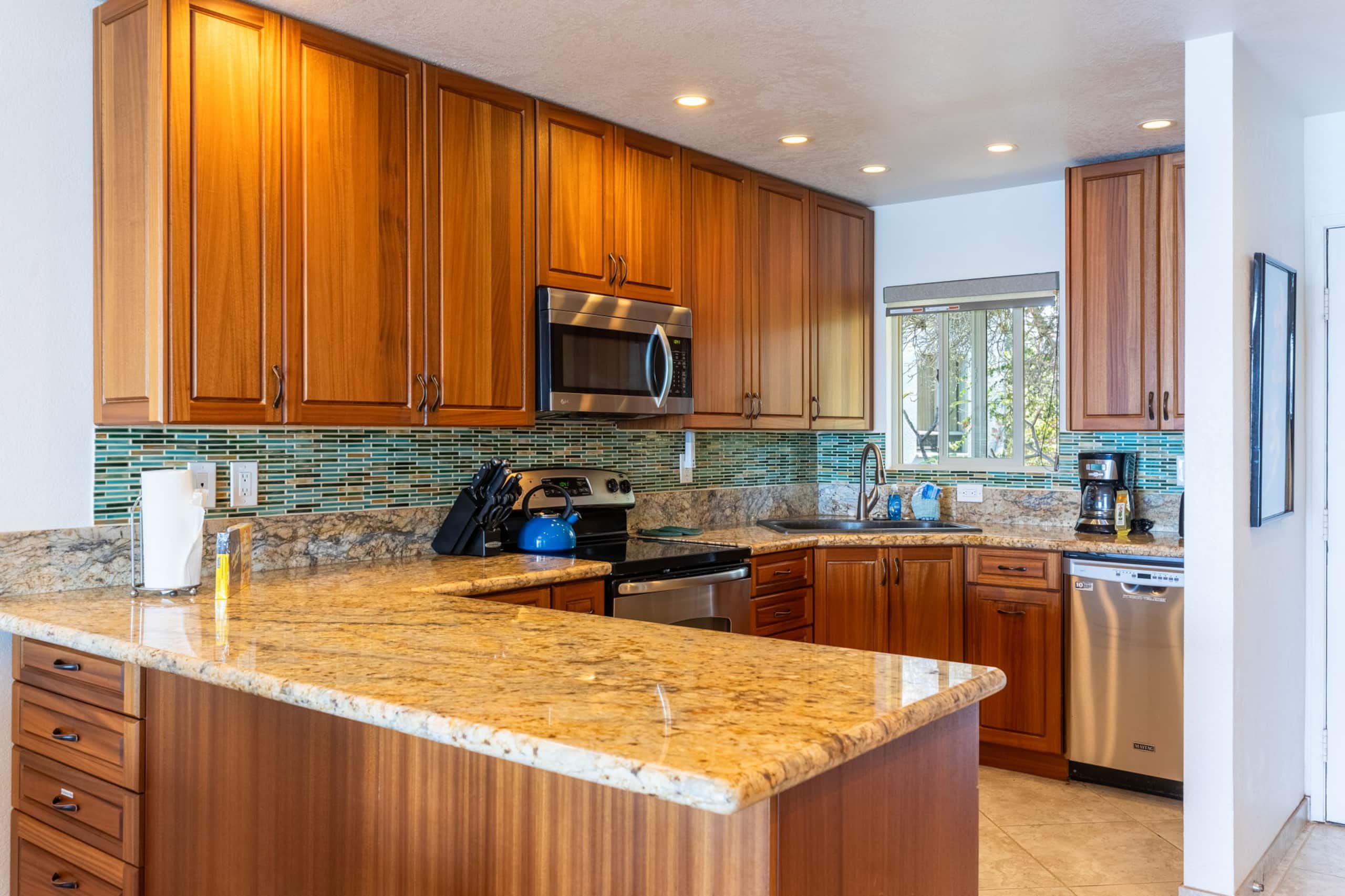 Condo in Lahaina · ★4.96 · 2 bedrooms · 3 beds · 2 baths - Image 18