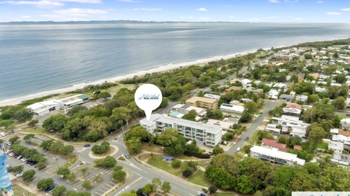 Top performing Airbnb: Large Modern Unit with Lift & Pool in Woorim