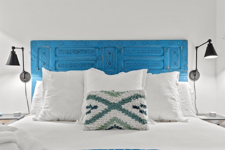 Dormitorio principal con cama tamaño king