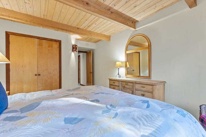 King bed in bedroom 4.