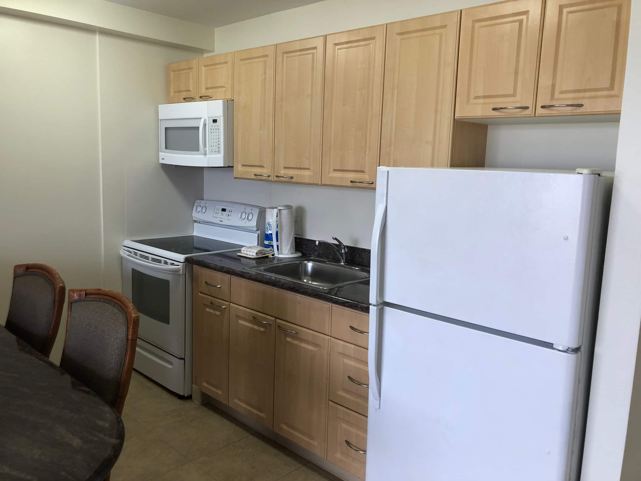Condo in Honolulu · ★4.33 · 2 bedrooms · 2 beds · 1 shared bath - Image 13