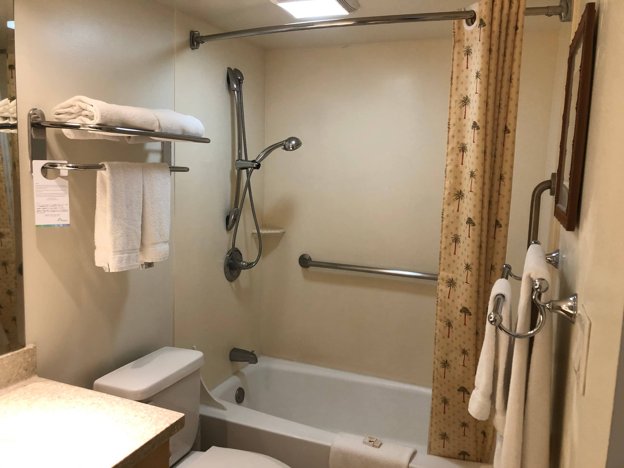 Condo in Honolulu · ★4.33 · 2 bedrooms · 2 beds · 1 shared bath - Image 22