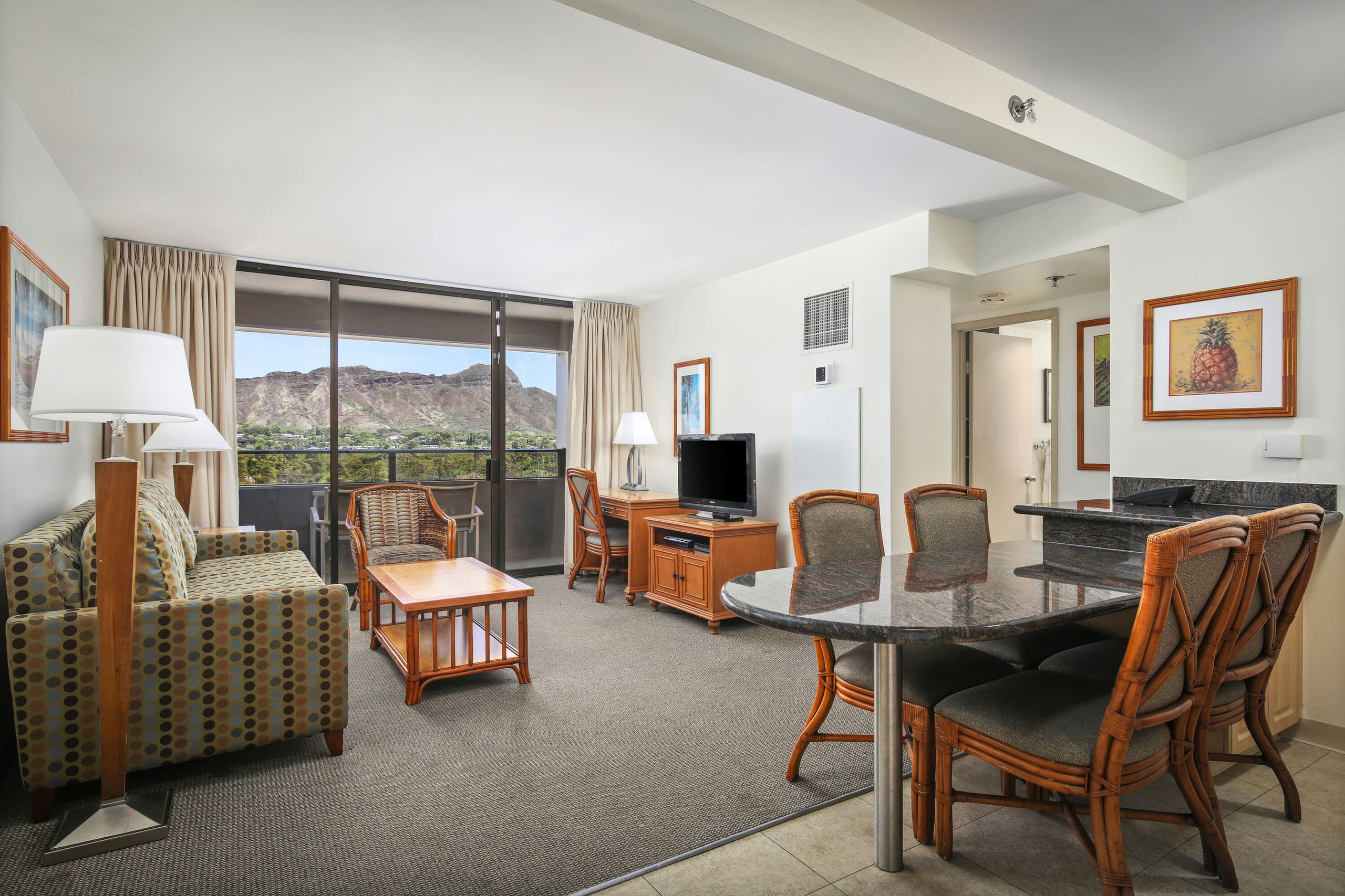 Condo in Honolulu · ★4.33 · 2 bedrooms · 2 beds · 1 shared bath - Image 9
