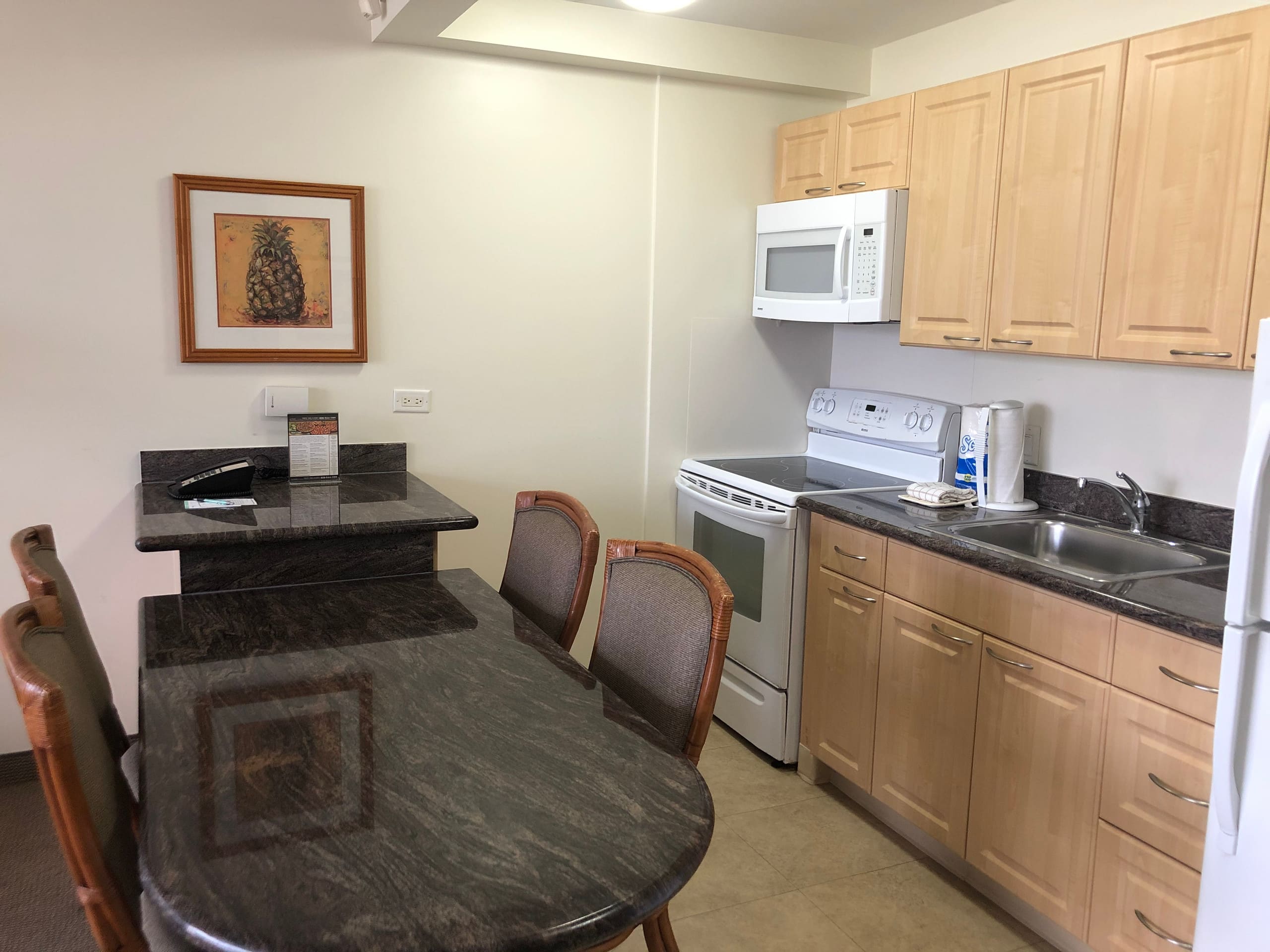 Condo in Honolulu · ★4.33 · 2 bedrooms · 2 beds · 1 shared bath - Image 14