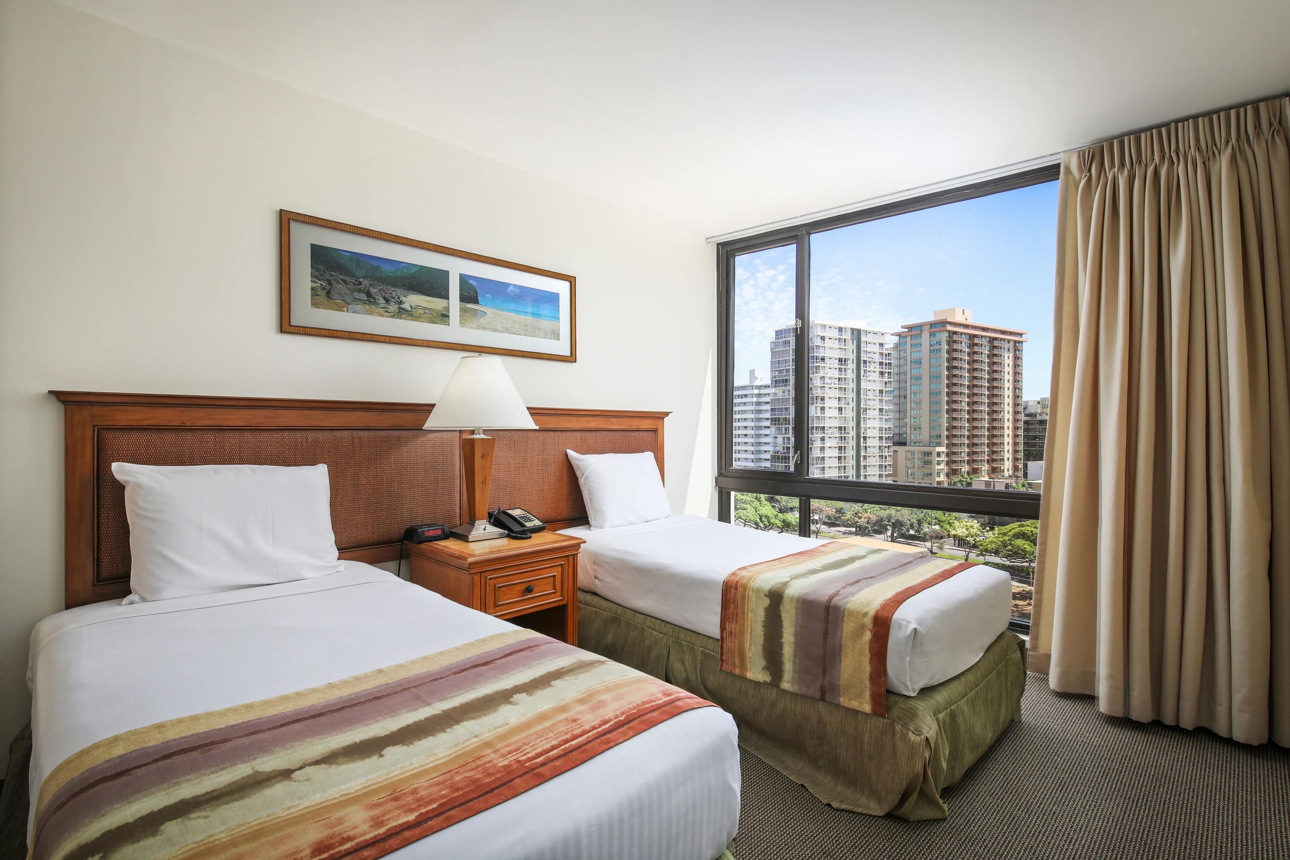 Condo in Honolulu · ★4.33 · 2 bedrooms · 2 beds · 1 shared bath - Image 18