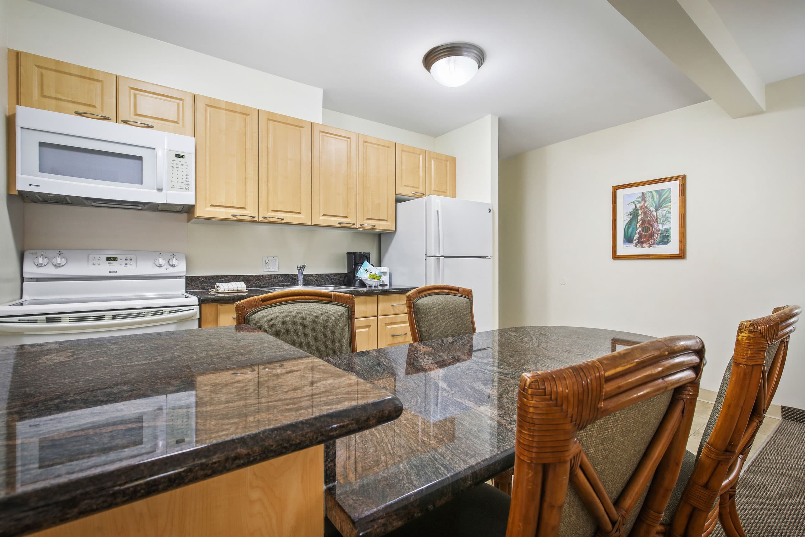 Condo in Honolulu · ★4.33 · 2 bedrooms · 2 beds · 1 shared bath - Image 12