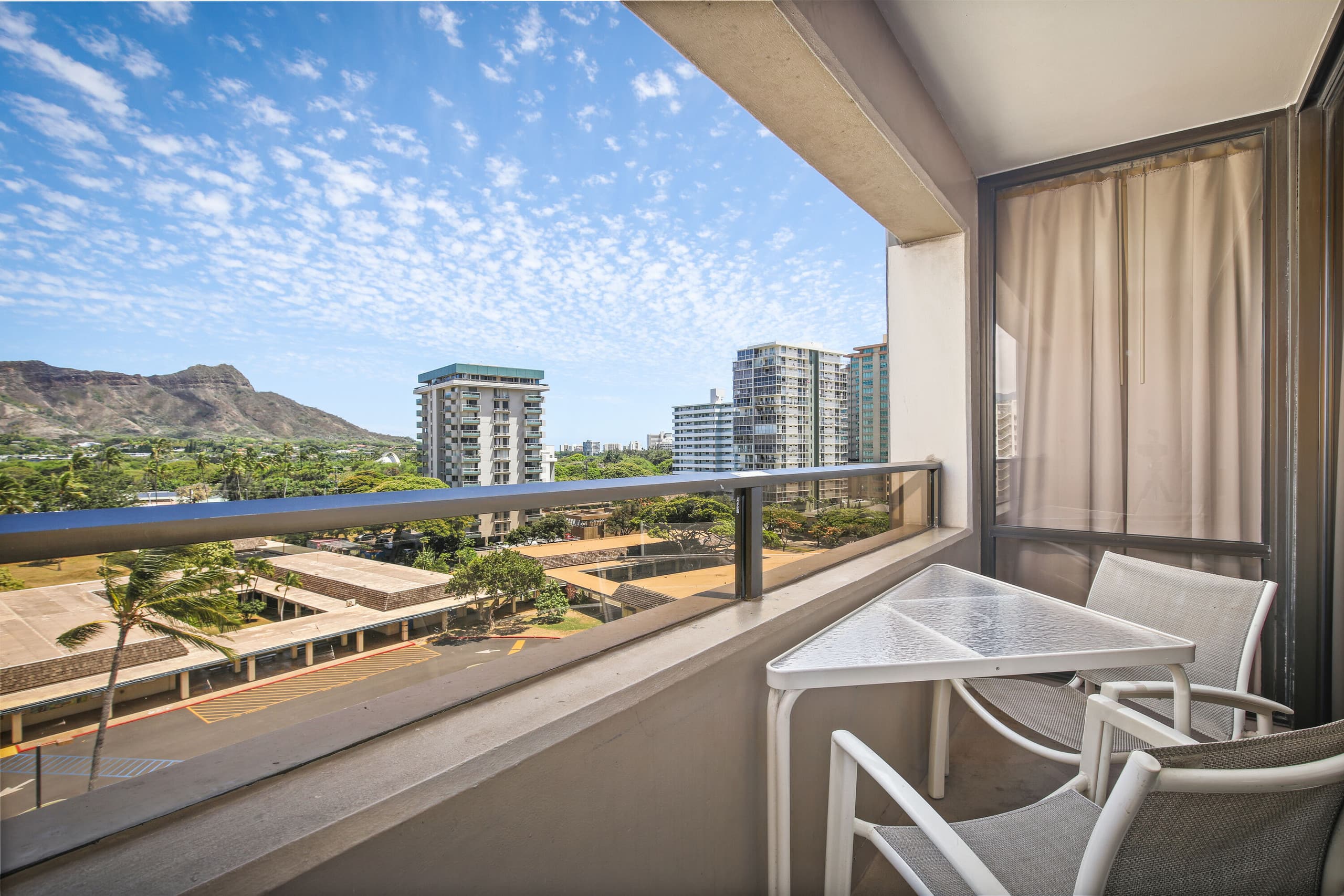 Condo in Honolulu · ★4.33 · 2 bedrooms · 2 beds · 1 shared bath - Image 2
