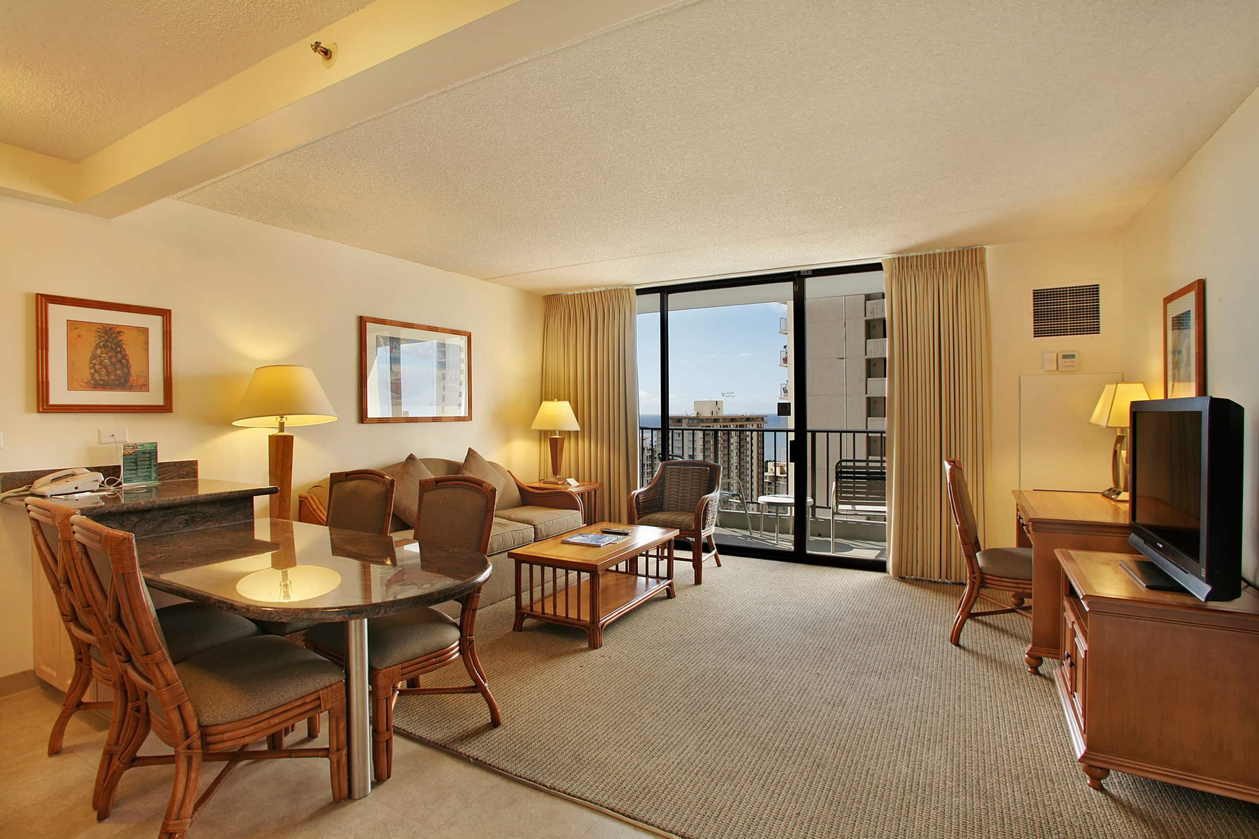Condo in Honolulu · ★4.33 · 2 bedrooms · 2 beds · 1 shared bath - Image 10