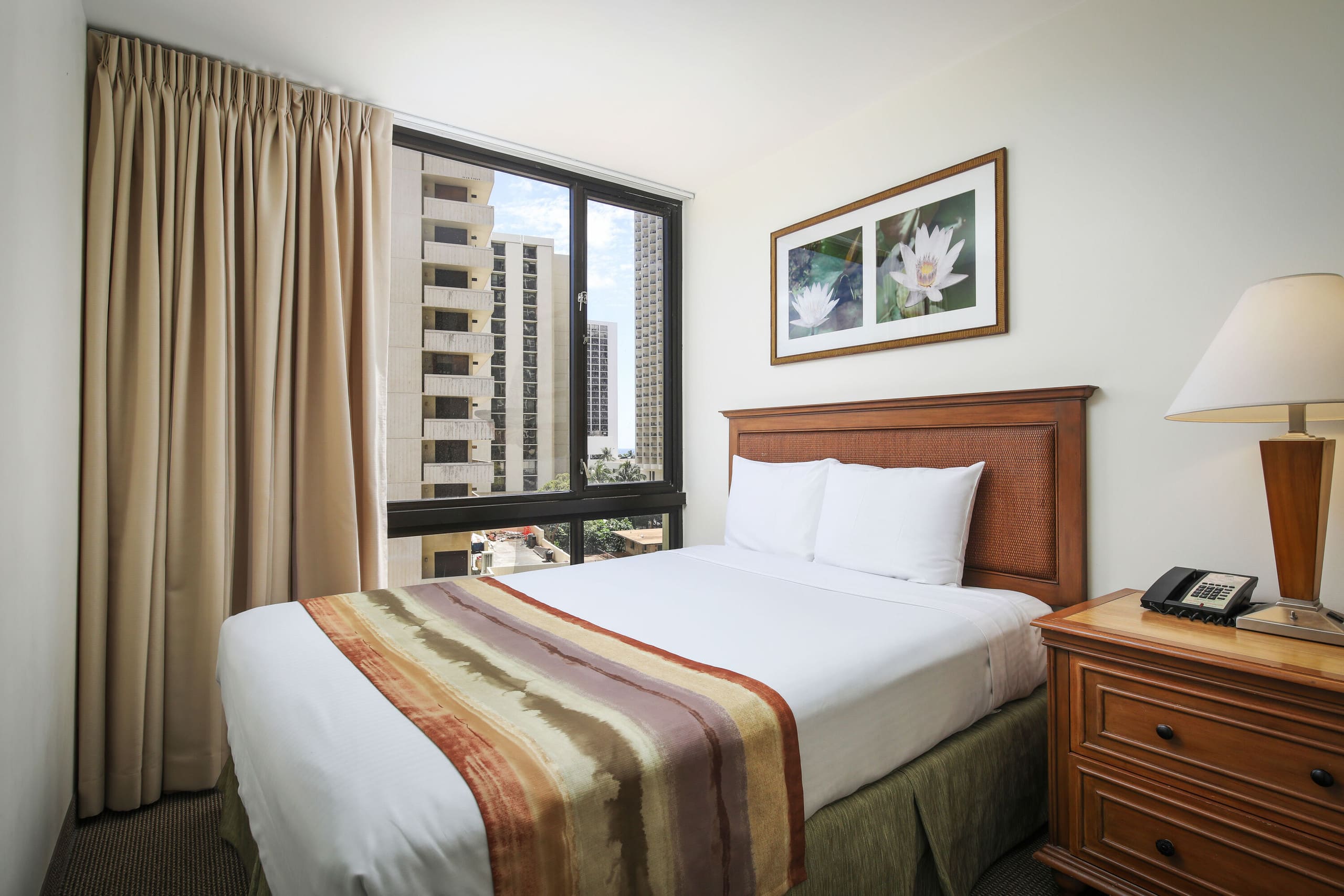 Condo in Honolulu · ★4.33 · 2 bedrooms · 2 beds · 1 shared bath - Image 16