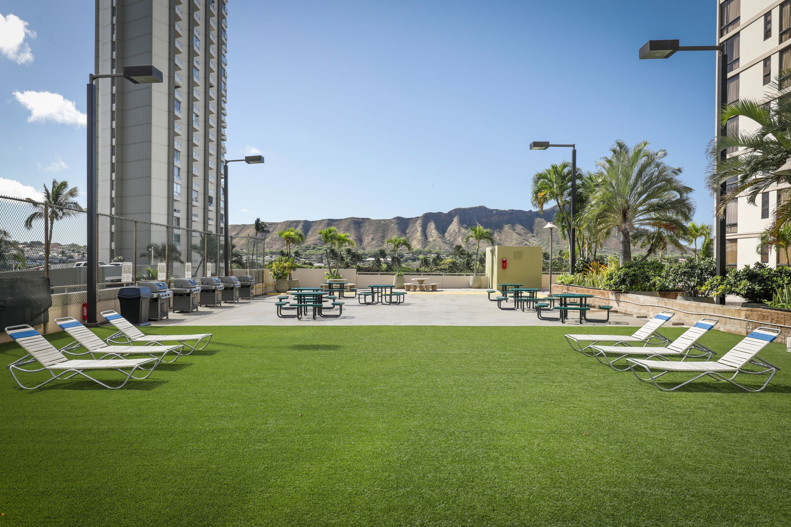 Condo in Honolulu · ★4.33 · 2 bedrooms · 2 beds · 1 shared bath - Image 32
