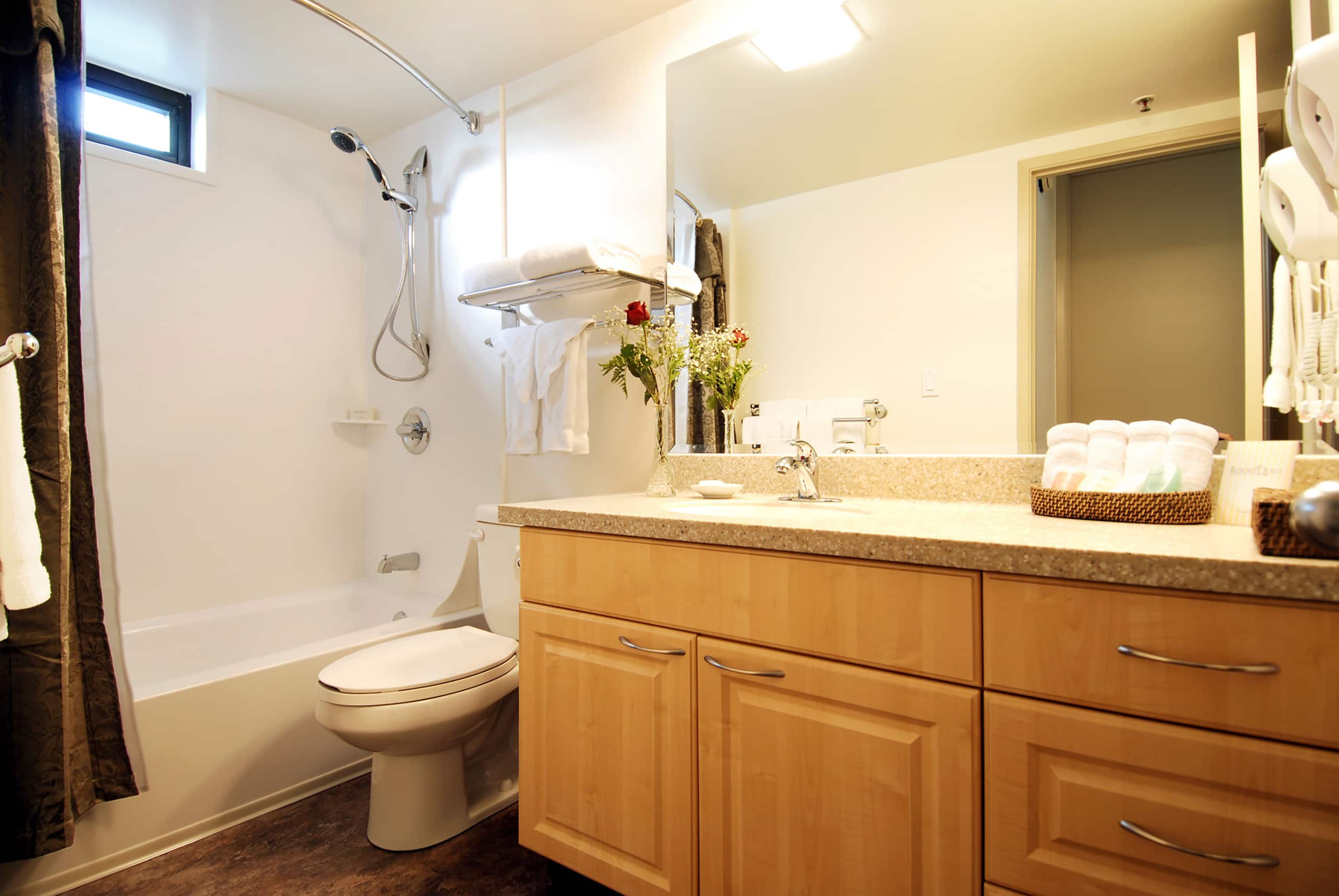 Condo in Honolulu · ★4.33 · 2 bedrooms · 2 beds · 1 shared bath - Image 23