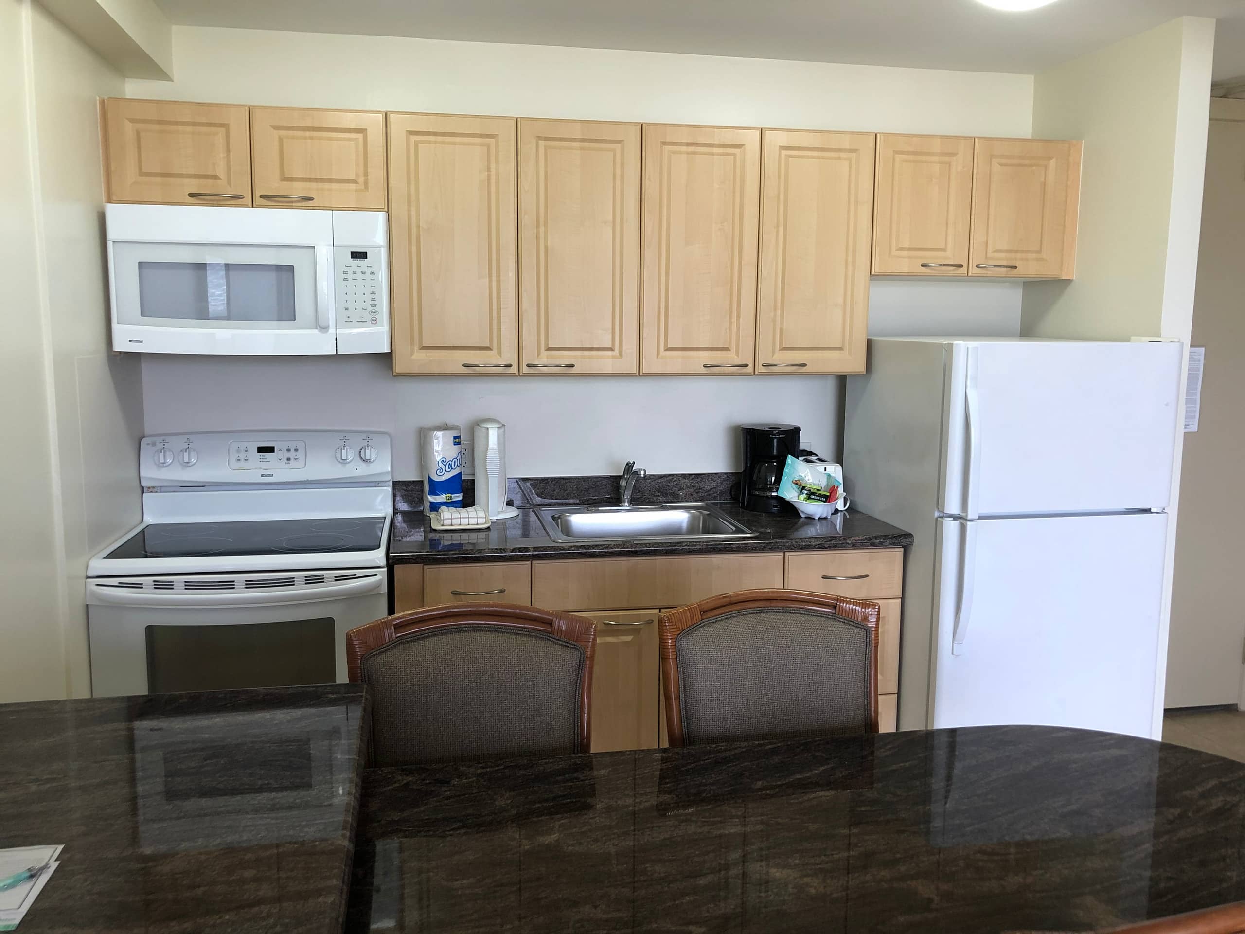 Condo in Honolulu · ★4.33 · 2 bedrooms · 2 beds · 1 shared bath - Image 11