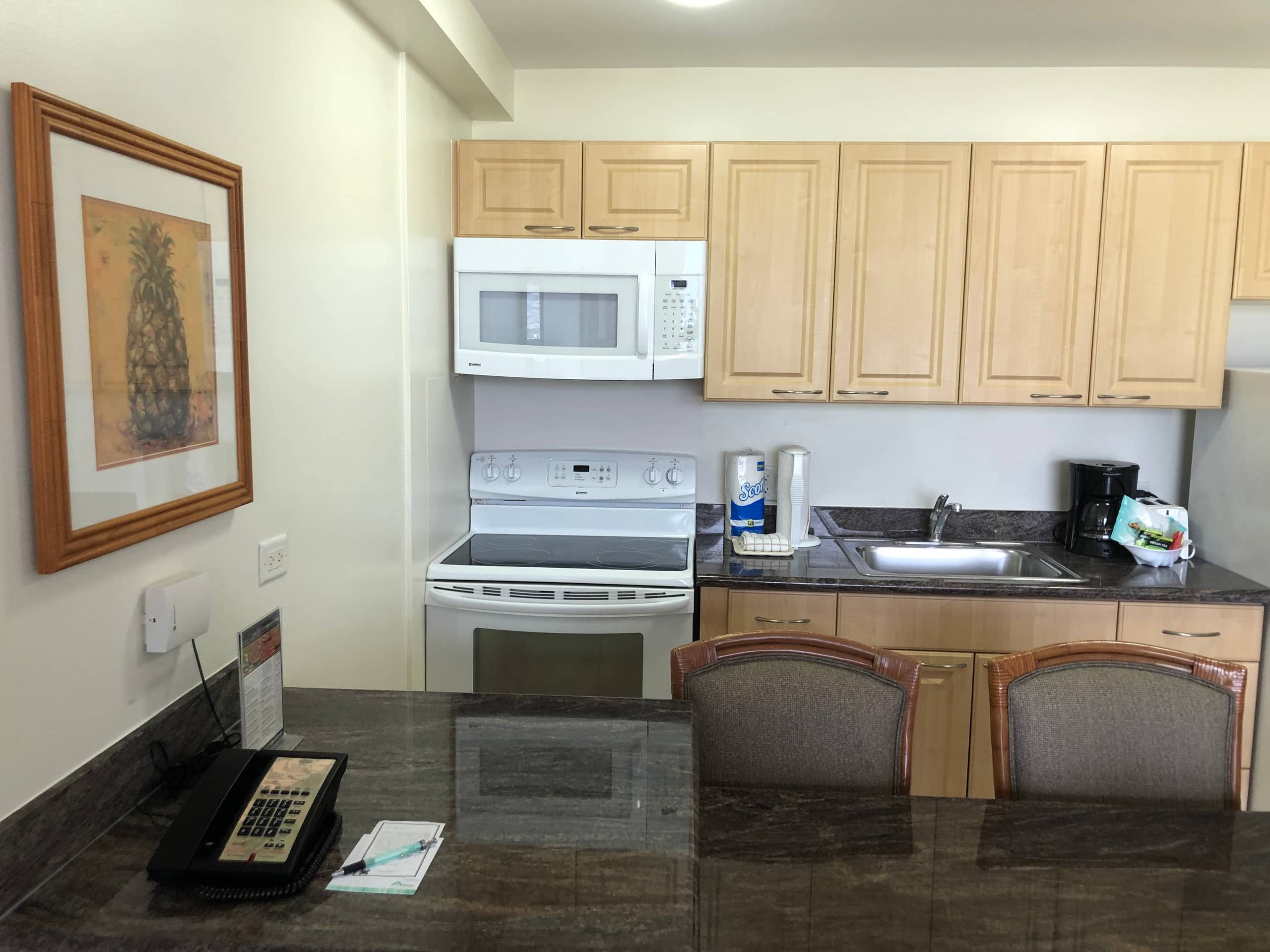 Condo in Honolulu · ★4.33 · 2 bedrooms · 2 beds · 1 shared bath - Image 15