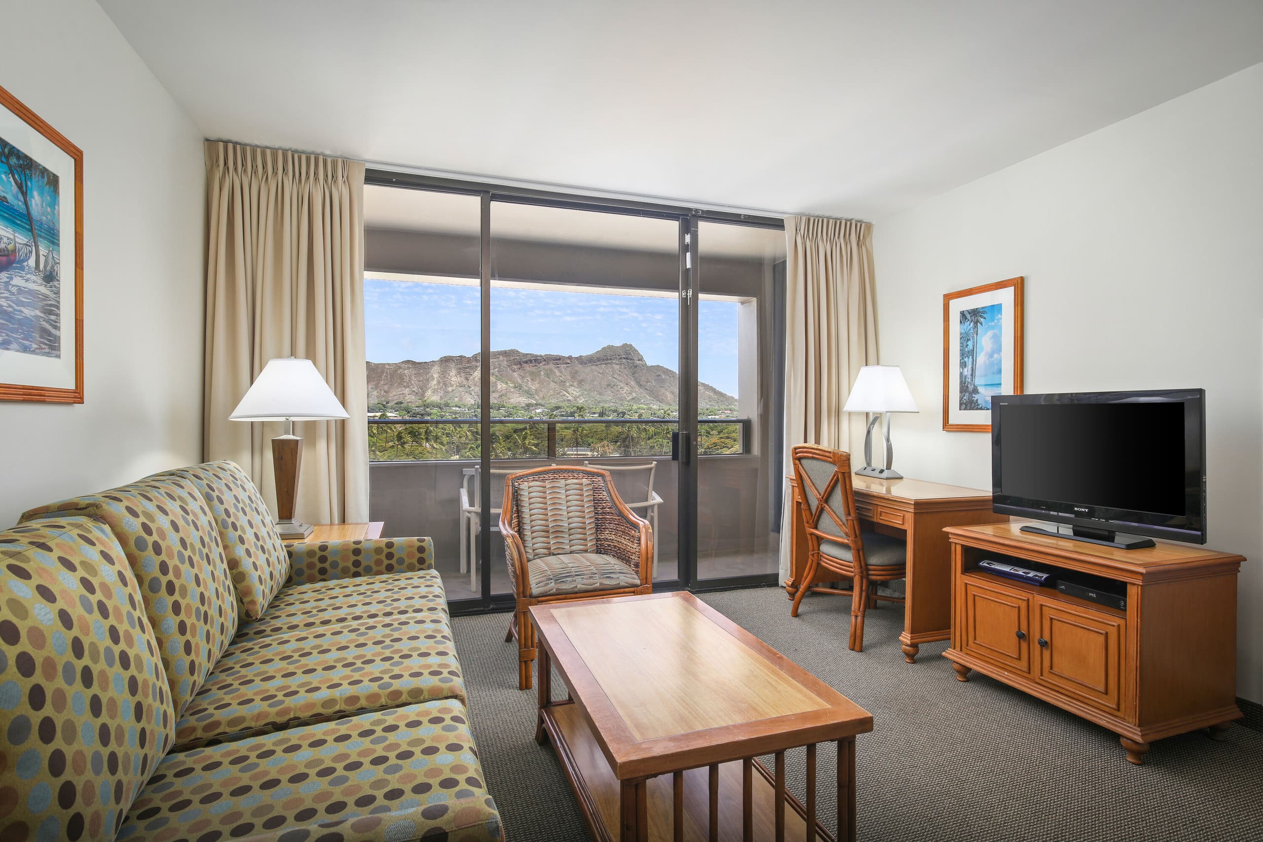 Condo in Honolulu · ★4.33 · 2 bedrooms · 2 beds · 1 shared bath - Image 4