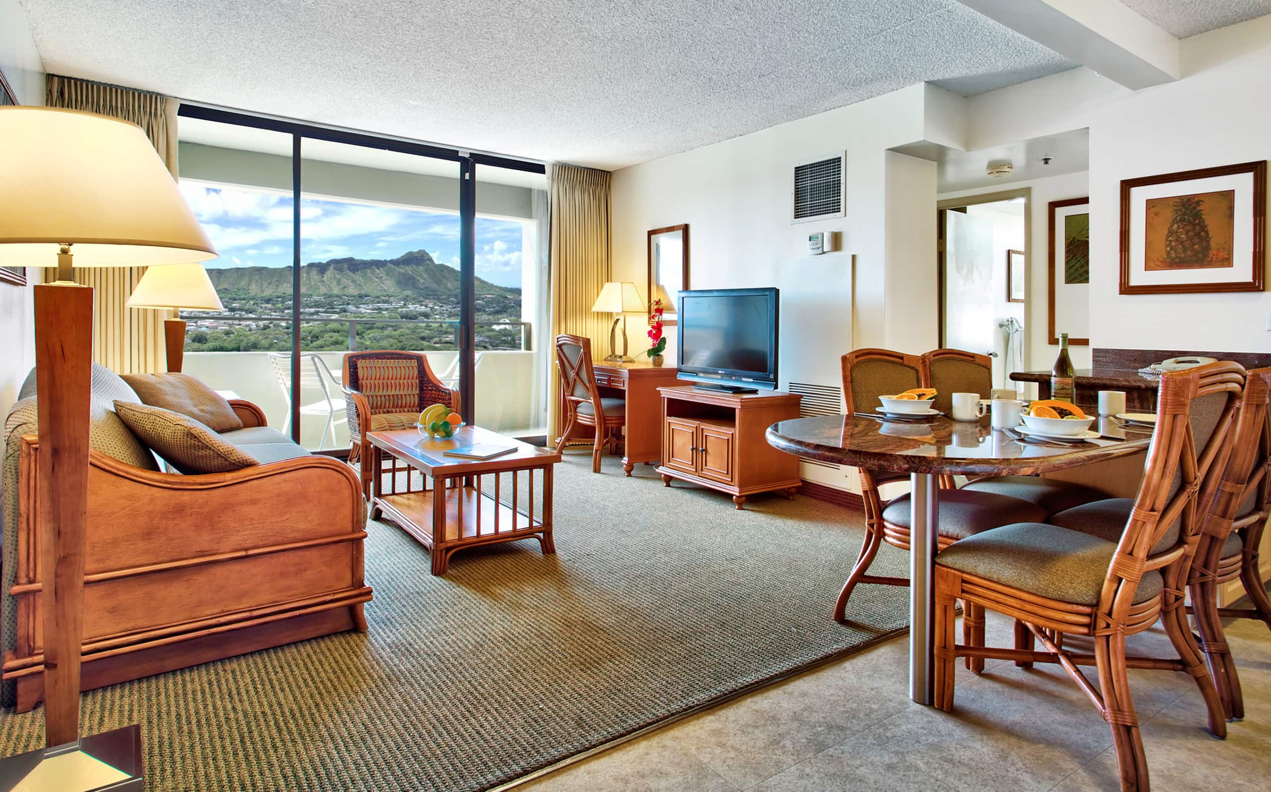 Condo in Honolulu · ★4.33 · 2 bedrooms · 2 beds · 1 shared bath - Image 3