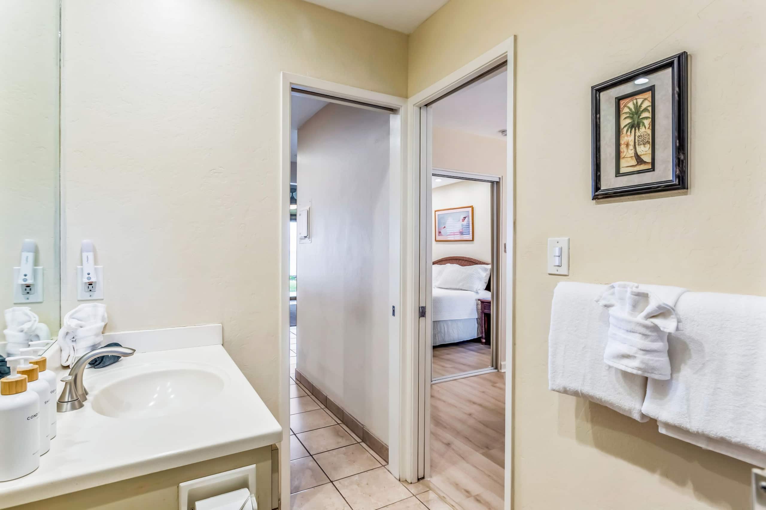 Condo in Lahaina · ★4.89 · 1 bedroom · 1 bed · 1 bath - Image 28