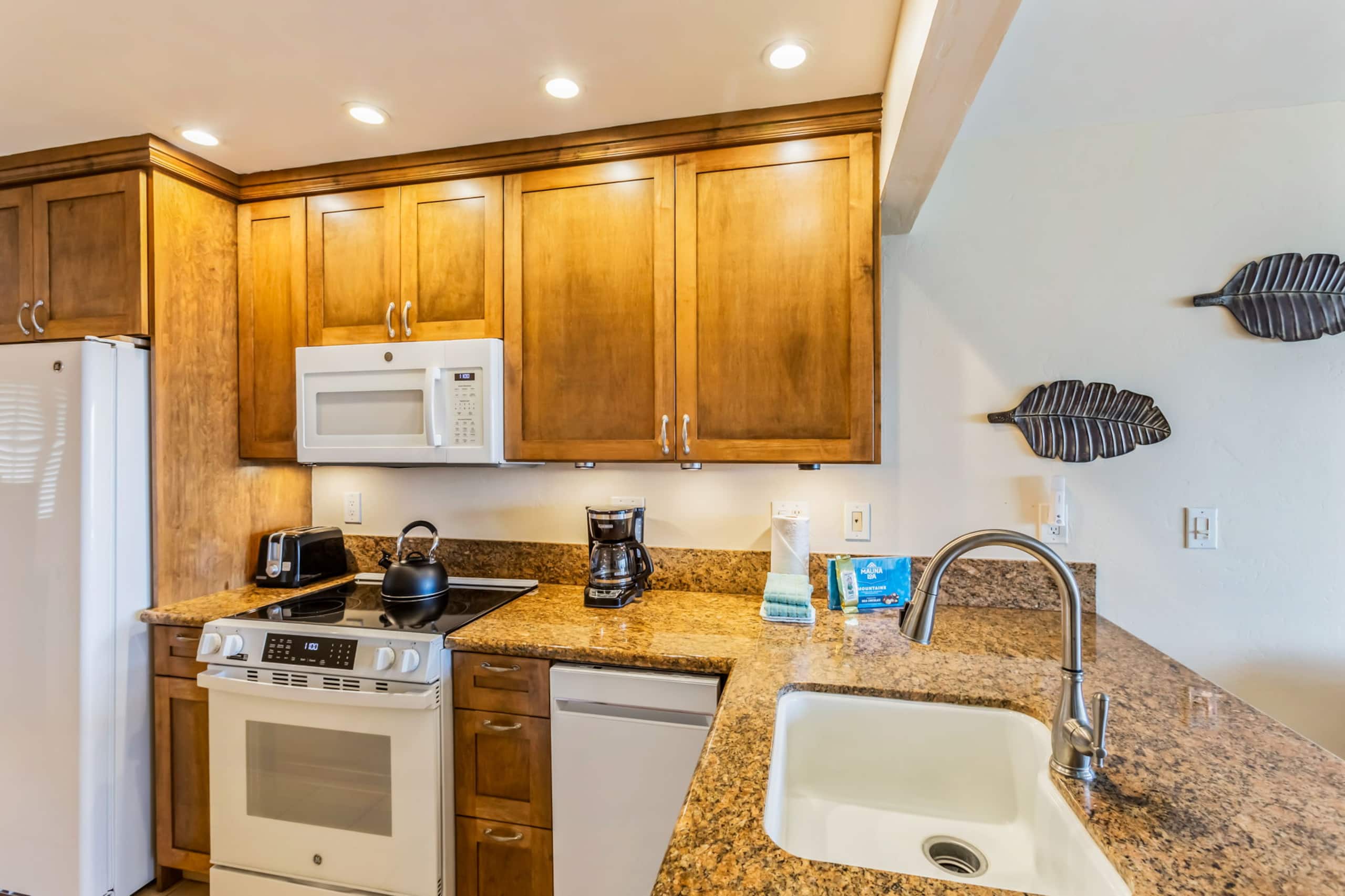 Condo in Lahaina · ★4.89 · 1 bedroom · 1 bed · 1 bath - Image 16