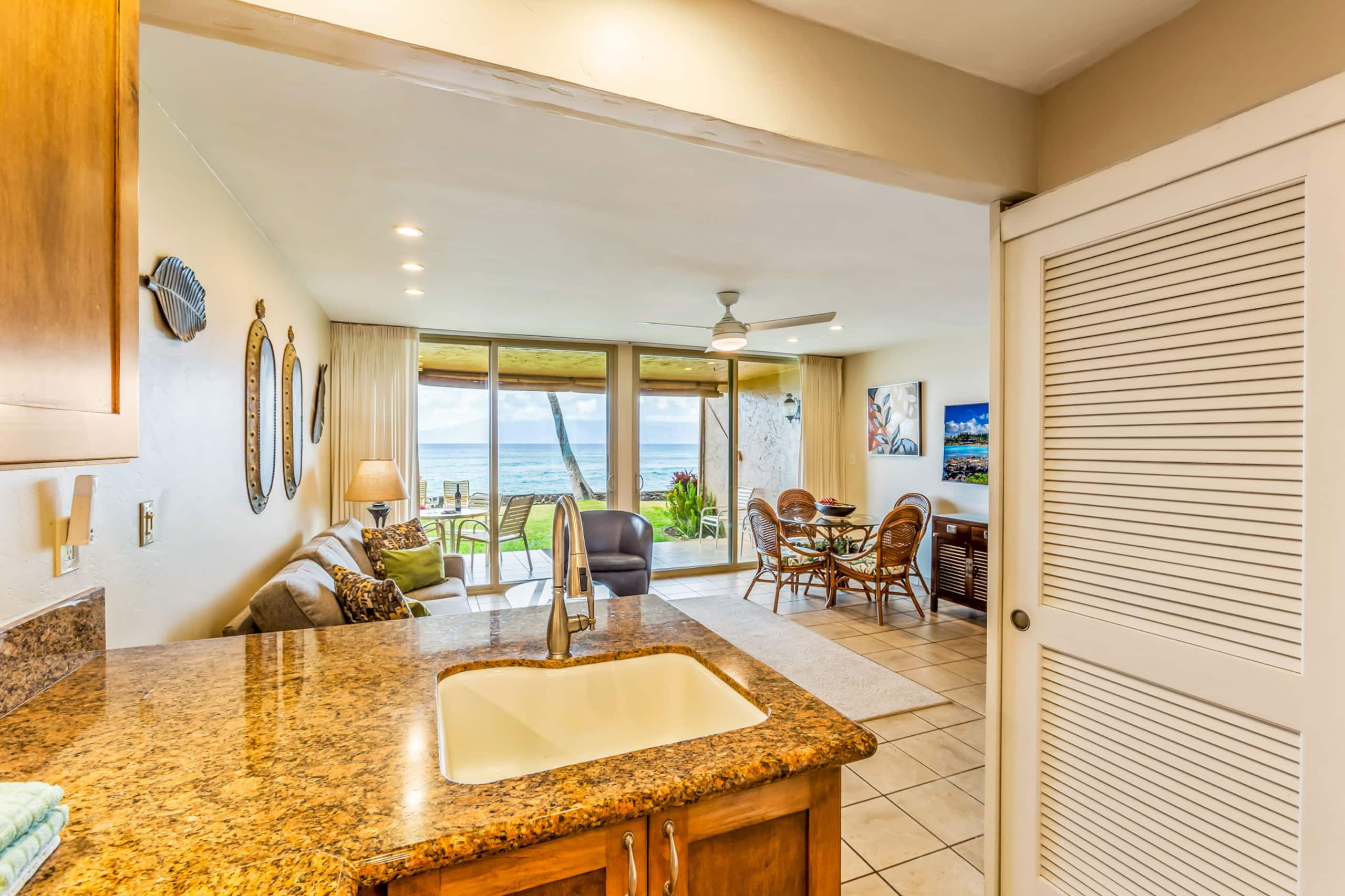 Condo in Lahaina · ★4.89 · 1 bedroom · 1 bed · 1 bath - Image 17