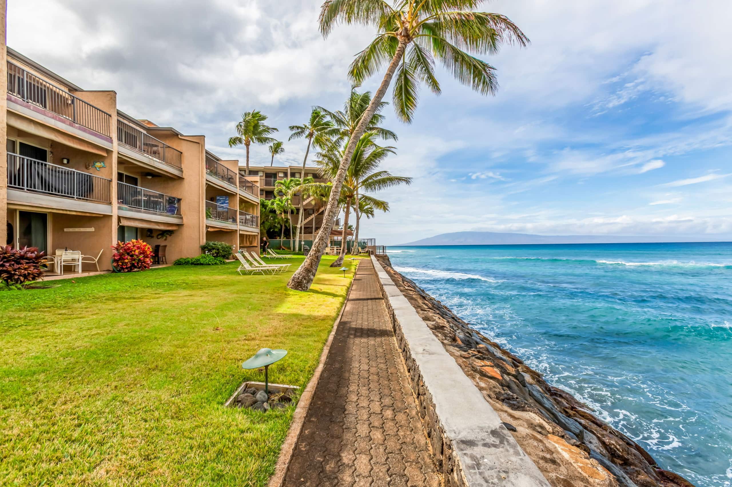 Condo in Lahaina · ★4.89 · 1 bedroom · 1 bed · 1 bath - Image 40