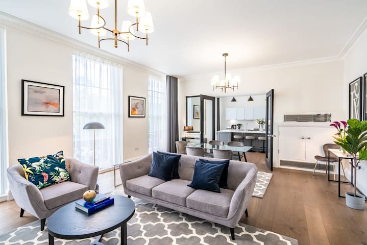 Expansive & Luxurious Lincoln’s Inn Apartment