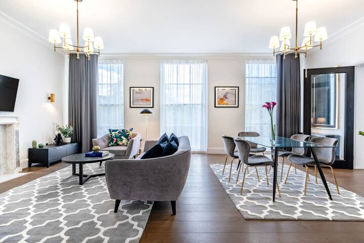 Expansive & Luxurious Lincoln’s Inn Apartment gallery image 2