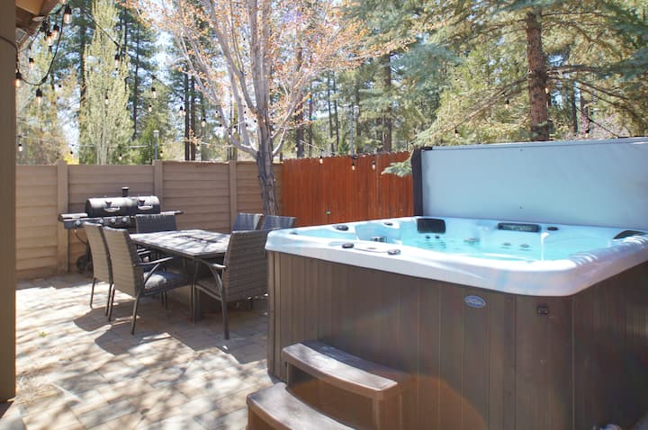 Steps To The Village W/game Room & Hot Tub - California