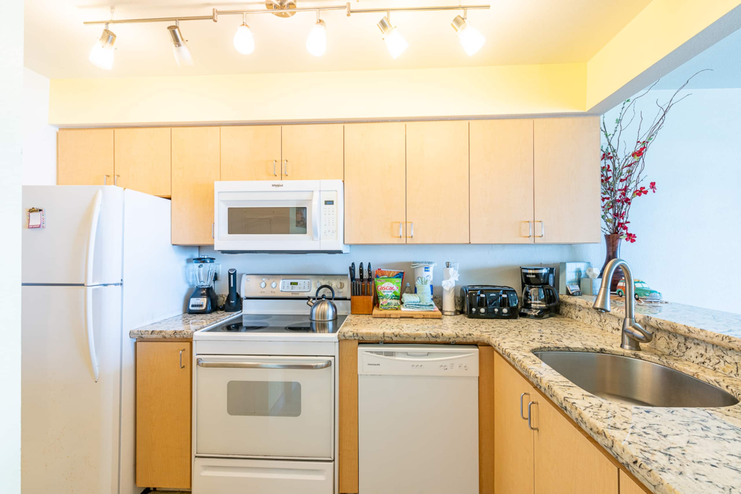 Condo in Lahaina · ★4.91 · 1 bedroom · 1 bed · 1 private bath - Image 11