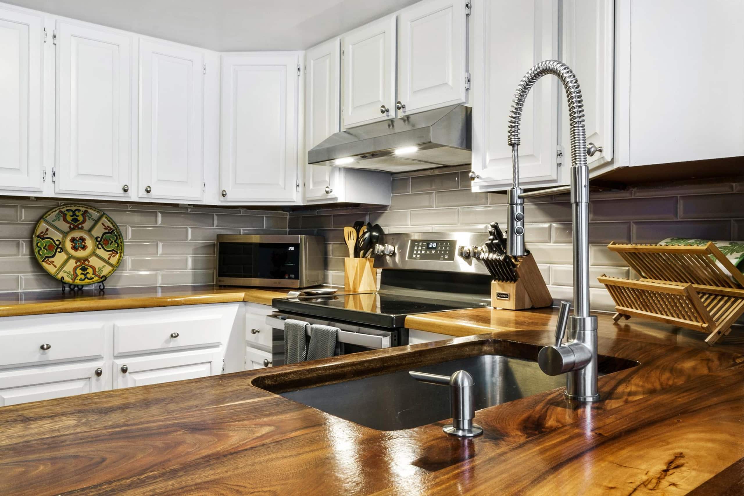 Condo in Kailua-Kona · ★4.67 · 2 bedrooms · 3 beds · 2 shared baths - Image 15