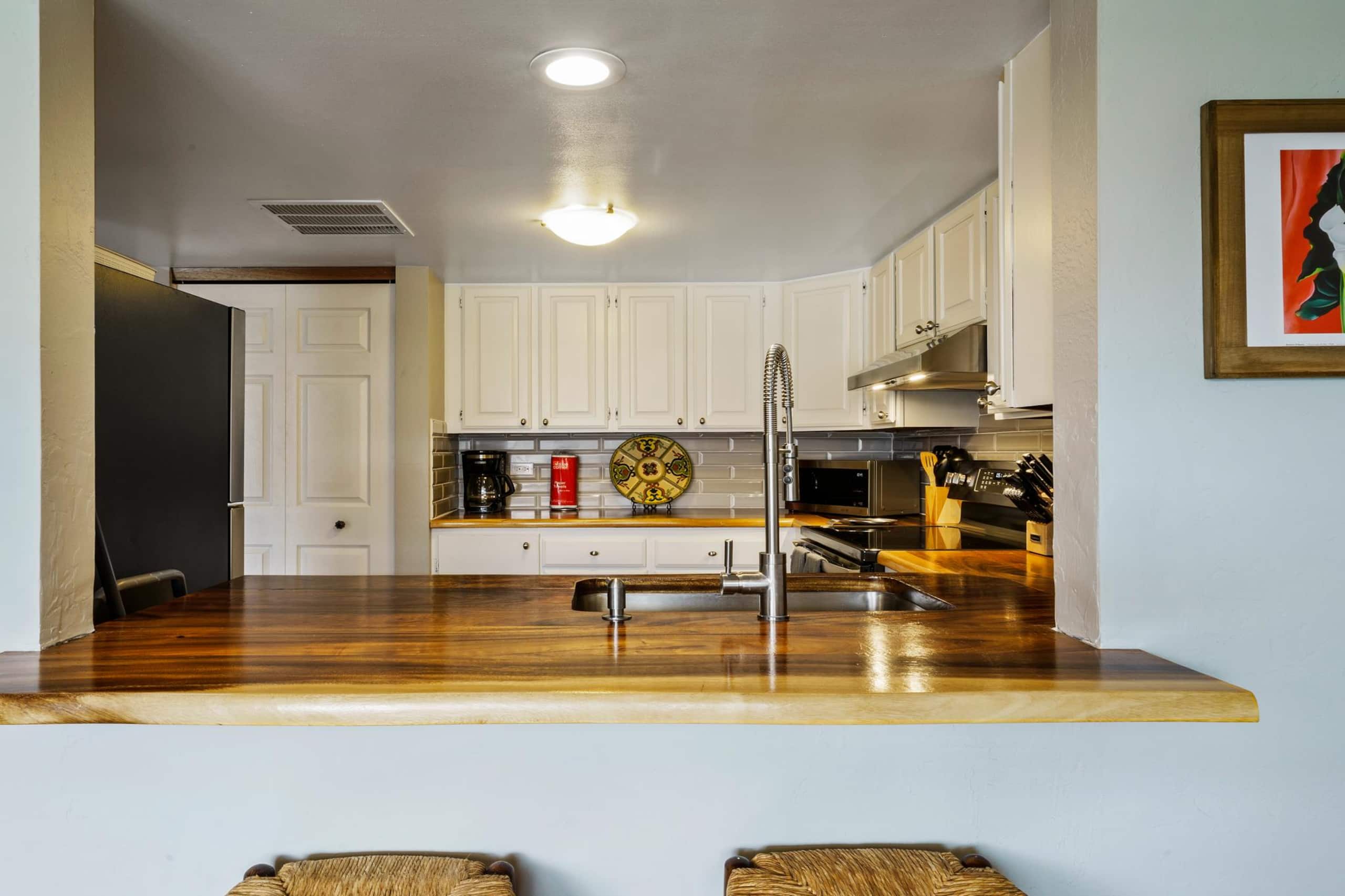 Condo in Kailua-Kona · ★4.67 · 2 bedrooms · 3 beds · 2 shared baths - Image 14