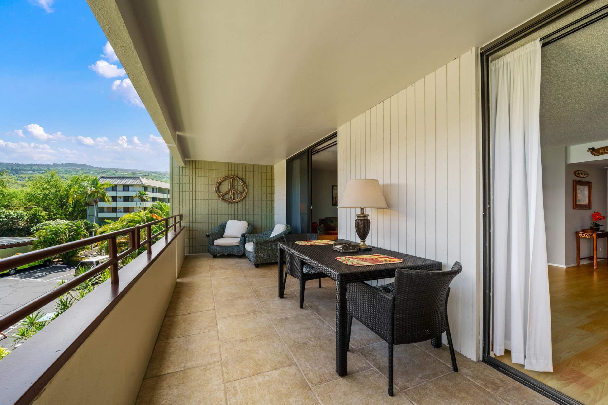 Condo in Kailua-Kona · ★4.67 · 2 bedrooms · 3 beds · 2 shared baths - Image 4