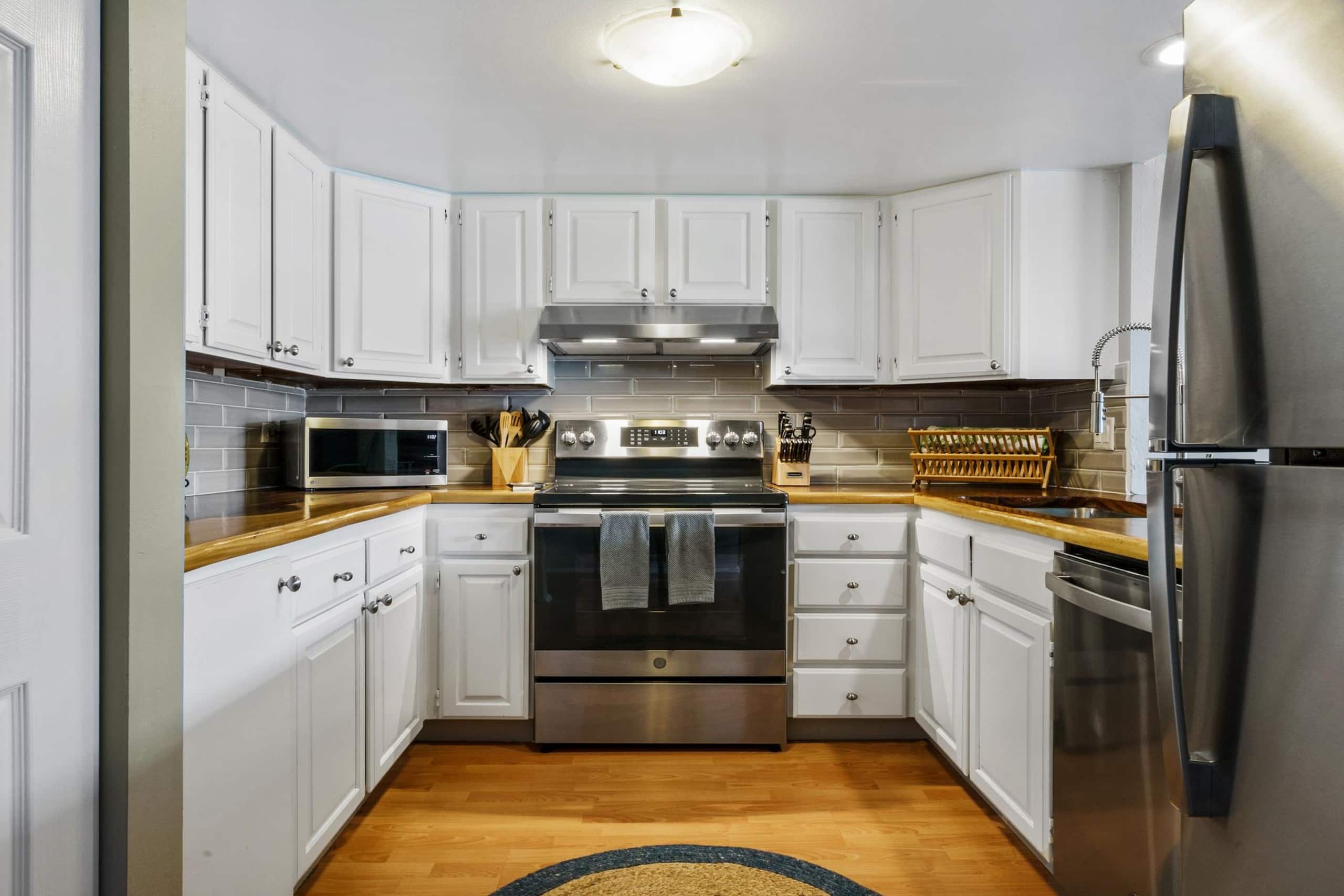 Condo in Kailua-Kona · ★4.67 · 2 bedrooms · 3 beds · 2 shared baths - Image 17