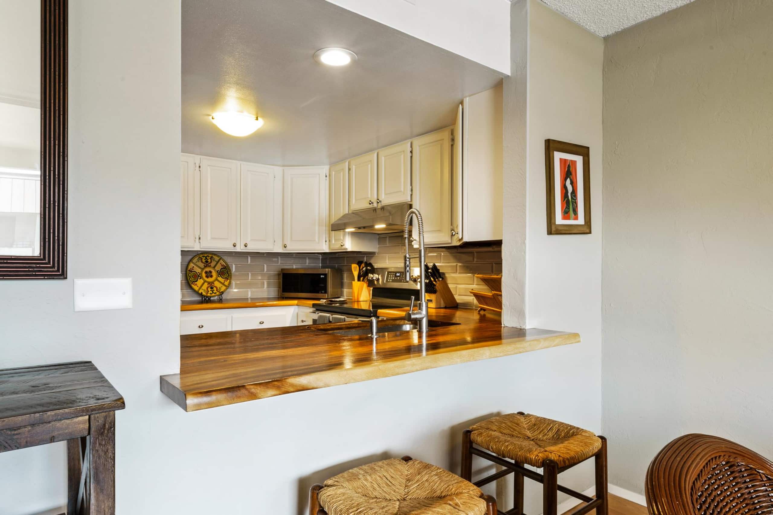Condo in Kailua-Kona · ★4.67 · 2 bedrooms · 3 beds · 2 shared baths - Image 13