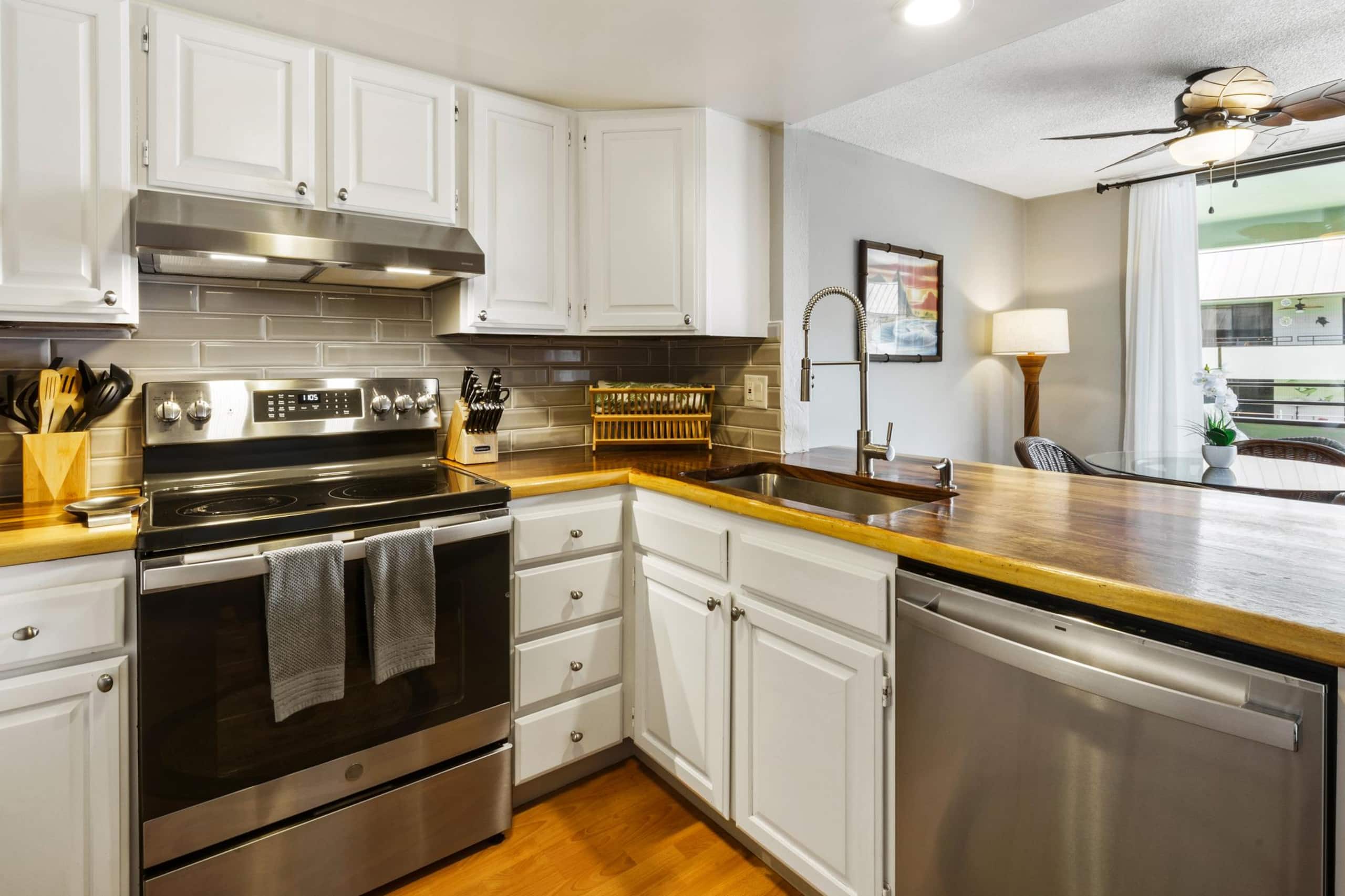 Condo in Kailua-Kona · ★4.67 · 2 bedrooms · 3 beds · 2 shared baths - Image 3