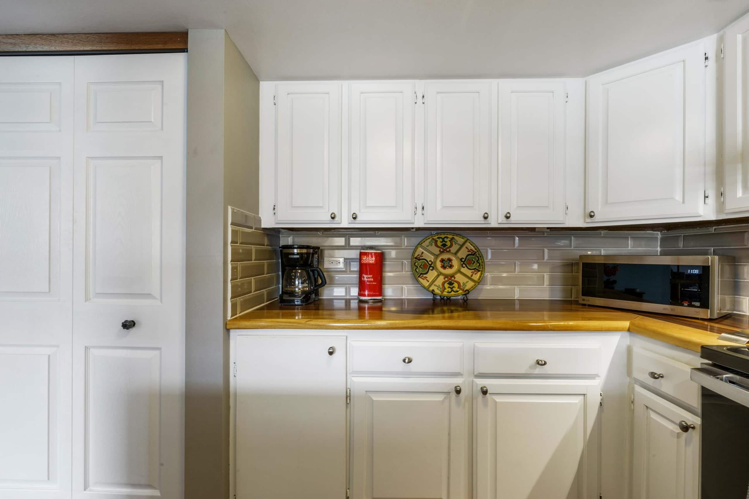 Condo in Kailua-Kona · ★4.67 · 2 bedrooms · 3 beds · 2 shared baths - Image 19