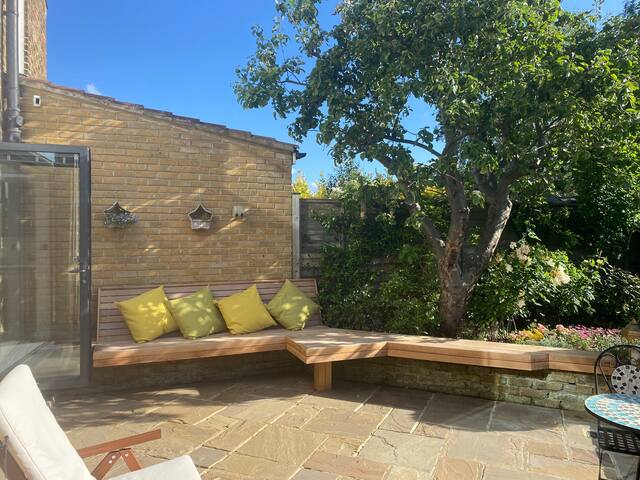 House – Sleeps 8 – Garden – Children’s Play Area gallery image 5