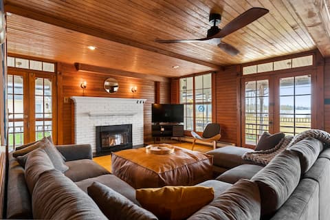 Mid Century Cottage with Crooked Lake Views!