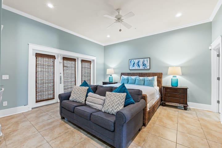 סוויטת חדר שינה רביעית עם מיטת קינג סייז