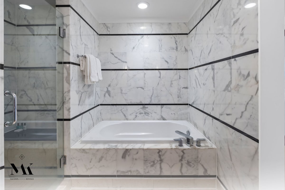 FontaineBleau | High Floor w/ Resort + Ocean Views