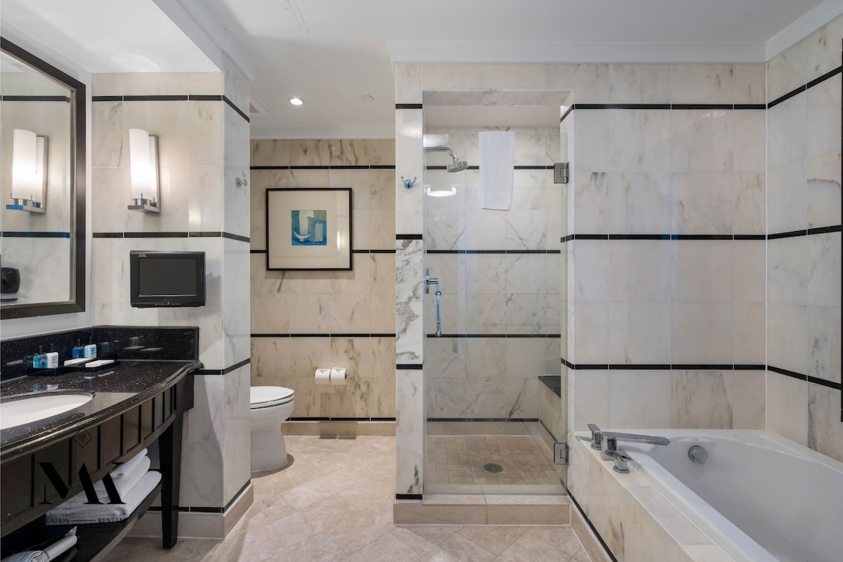 FontaineBleau | High Floor w/ Resort + Ocean Views