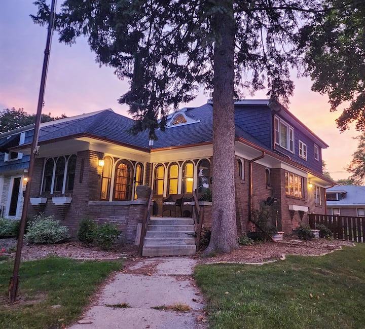 Renovated apt. in trendy Bayview w/HOT TUB Apartments for Rent in