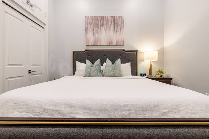 4BR/4BA | 2 Kitchens 2 Living Rooms 2 Terraces! gallery image 4