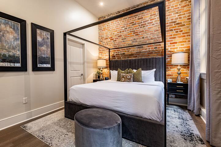 4BR/4BA | 2 Kitchens 2 Living Rooms 2 Terraces! gallery image 5